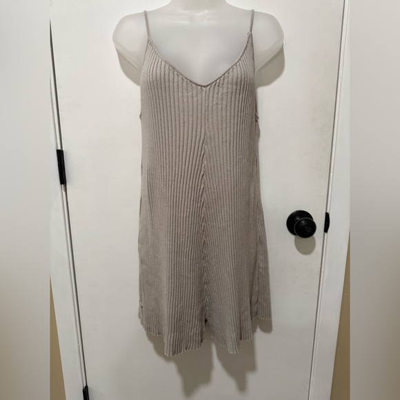 Chic Beige Sleeveless Jumpsuit - Picture 1 of 7